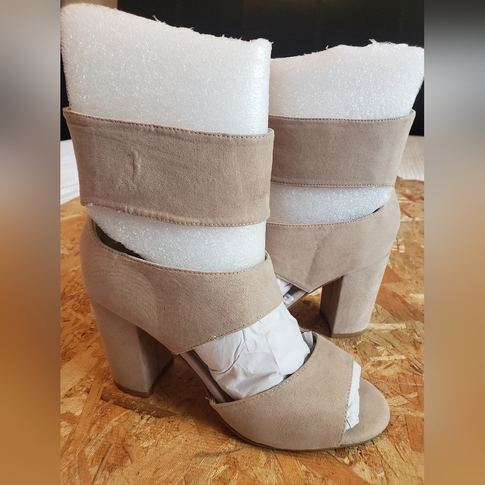 NEW TORRID SANDALS HEELS